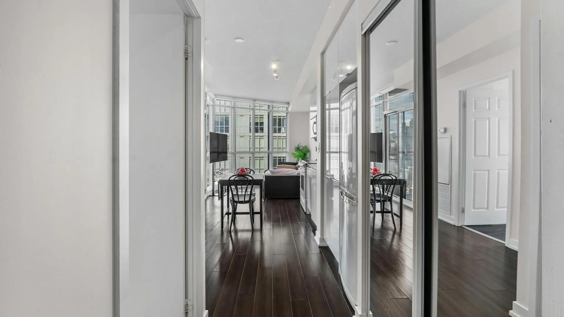 Modern Apartment Downtown Toronto 0*,  Canada