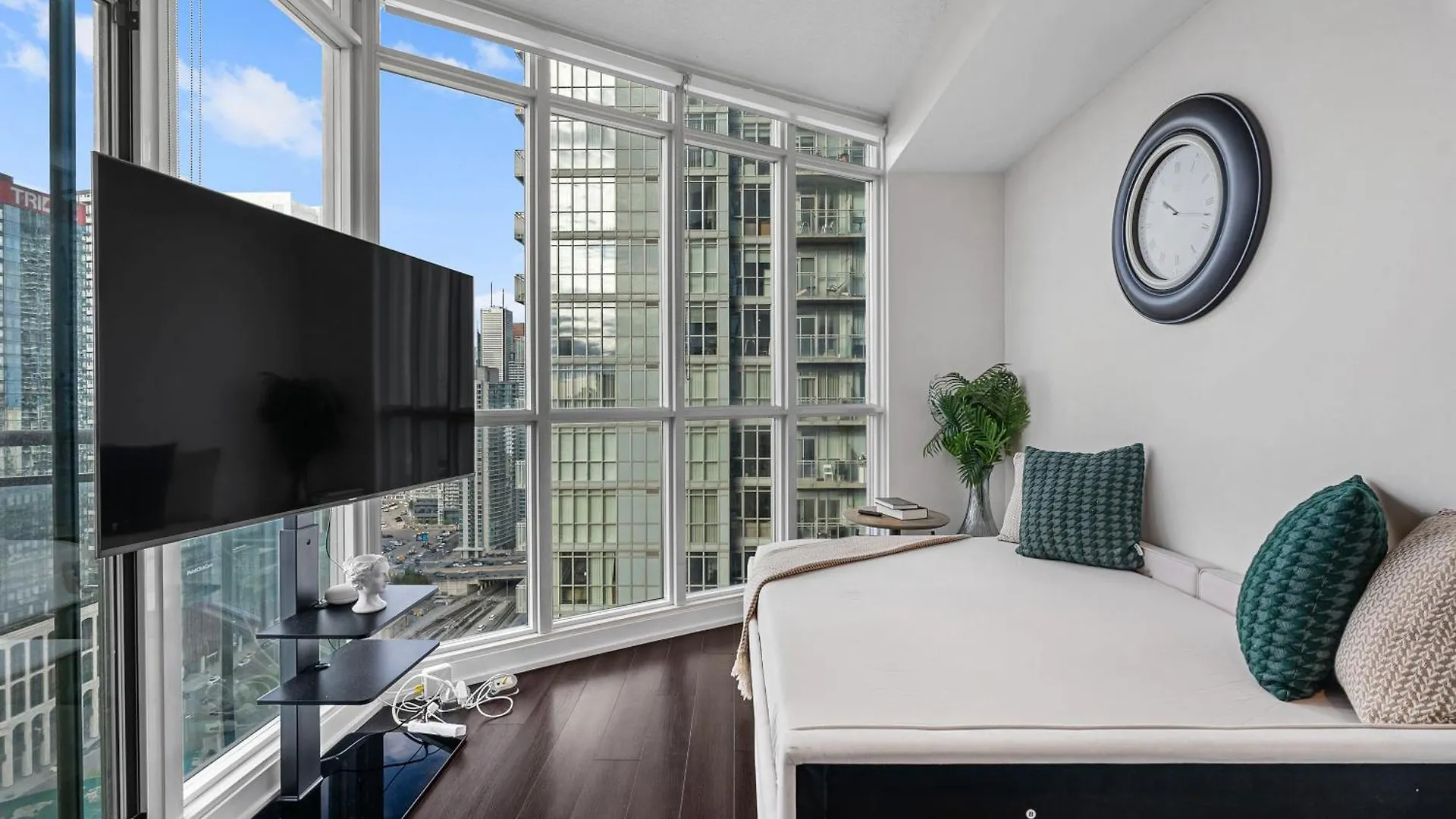Modern Apartment Downtown Toronto