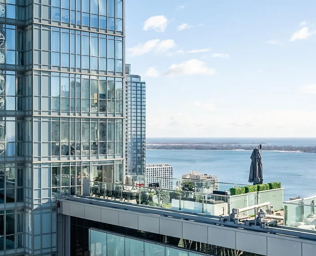 Modern Apartment Downtown Toronto