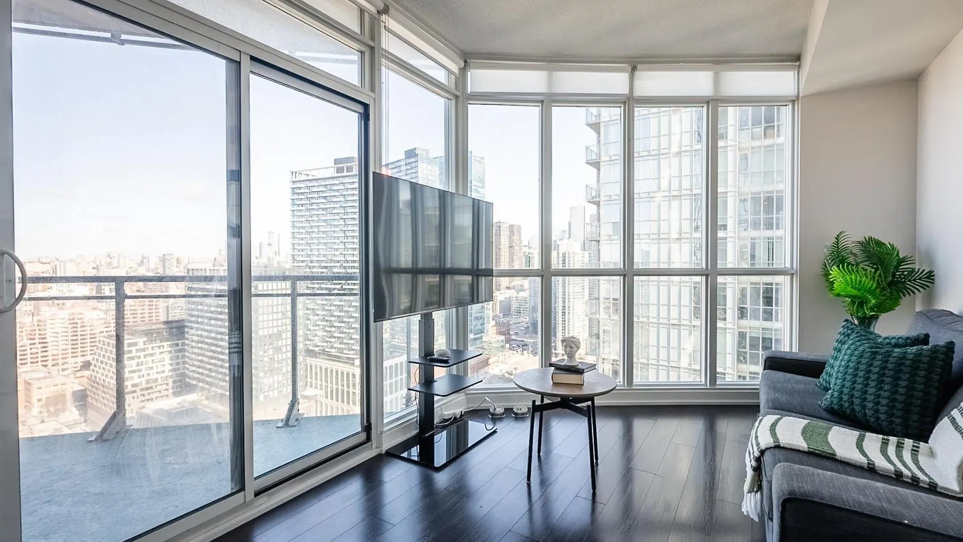 Modern Apartment Downtown Toronto Canada