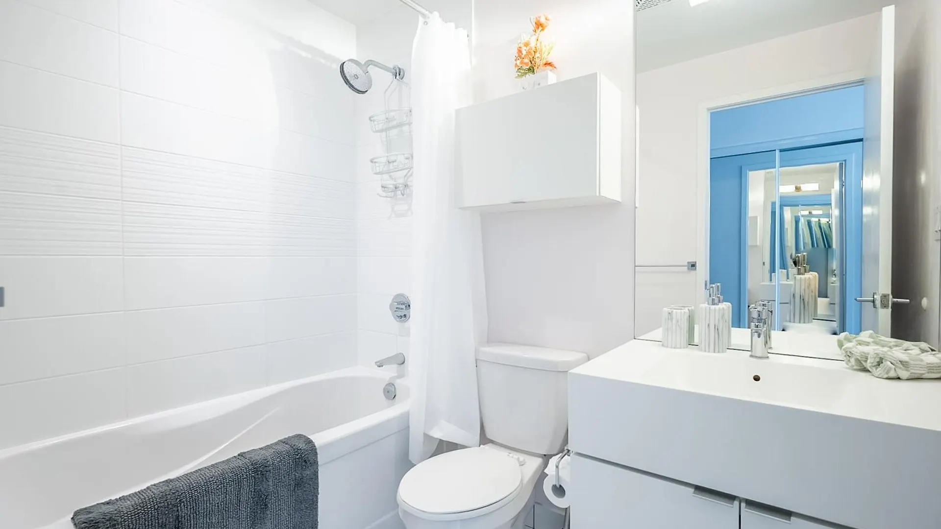 Modern Apartment Downtown Toronto